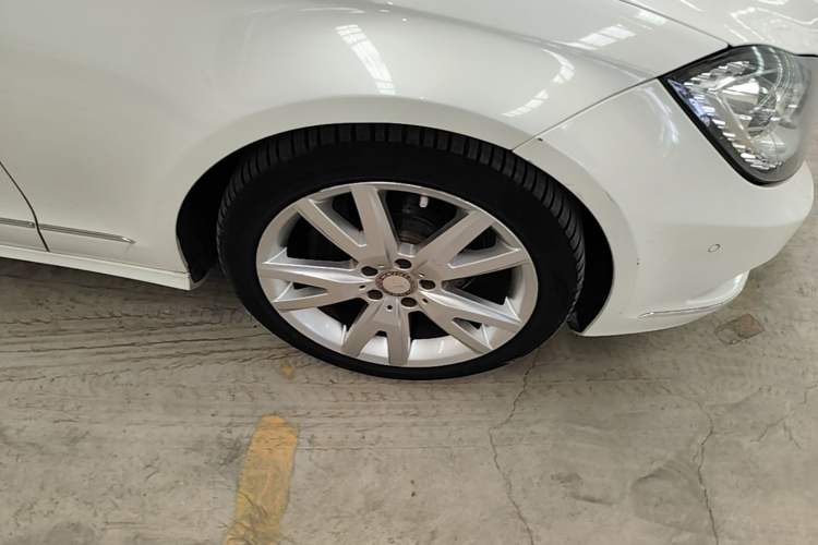 Used Mercedes-Benz CLS 2012 CLS 300 CGI Right Front Wheel Hub
