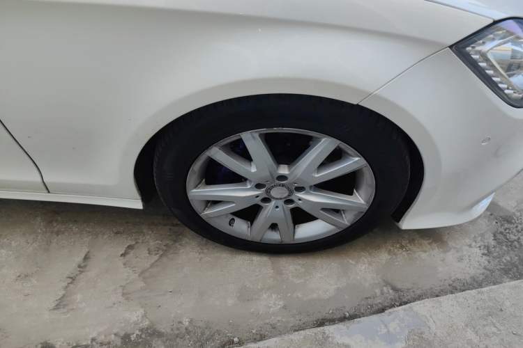 Used Mercedes-Benz CLS 2012 CLS 300 CGI Right Front Wheel Hub