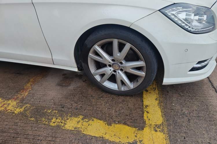 Used Mercedes-Benz CLS 2012 CLS 300 CGI Right Front Wheel Hub