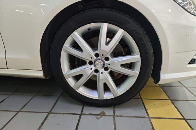 Used Mercedes-Benz CLS 2012 CLS 300 CGI Right Front Wheel Hub