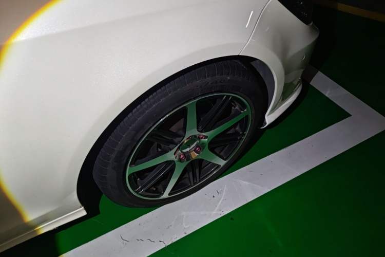 Used Mercedes-Benz CLS 2012 CLS 300 CGI Right Front Wheel Hub