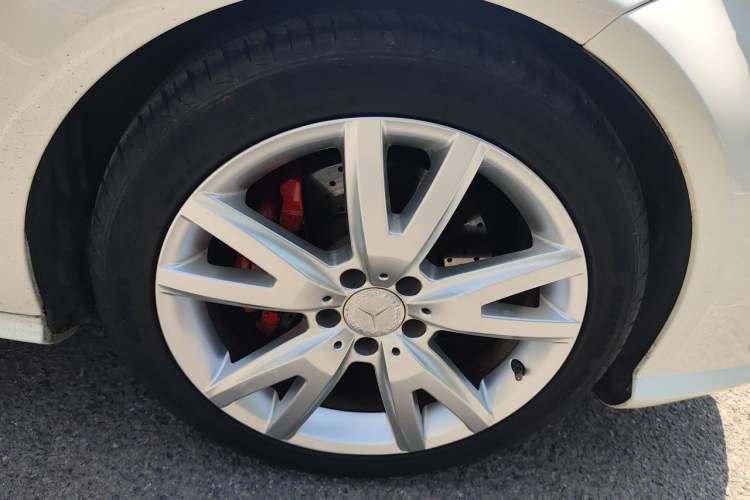 Used Mercedes-Benz CLS 2012 CLS 300 CGI Right Front Wheel Hub