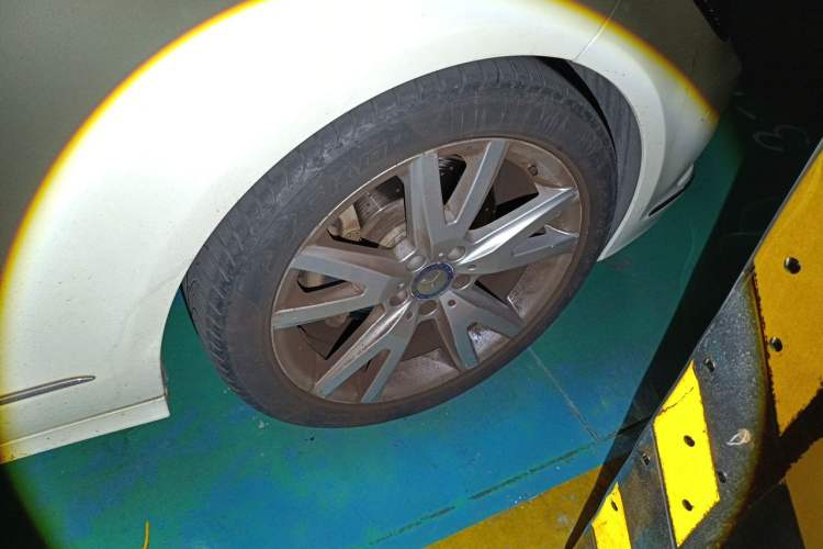 Used Mercedes-Benz CLS 2012 CLS 300 CGI Right Front Wheel Hub