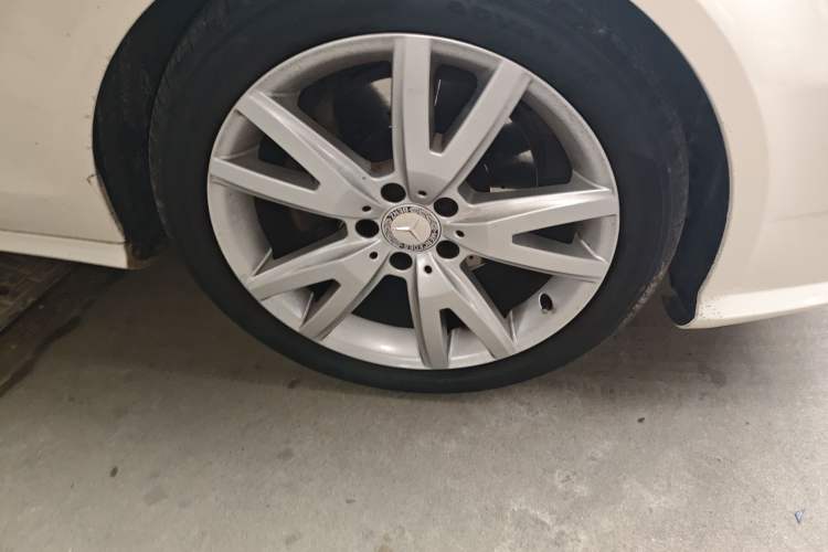 Used Mercedes-Benz CLS 2012 CLS 300 CGI Right Front Wheel Hub