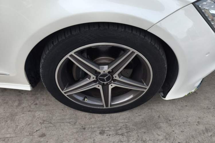 Used Mercedes-Benz CLS 2012 CLS 300 CGI Right Front Wheel Hub