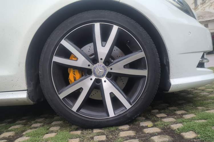 Used Mercedes-Benz CLS 2012 CLS 300 CGI Right Front Wheel Hub