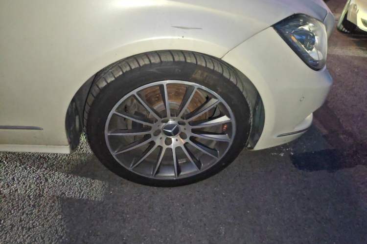 Used Mercedes-Benz CLS 2012 CLS 300 CGI Right Front Wheel Hub