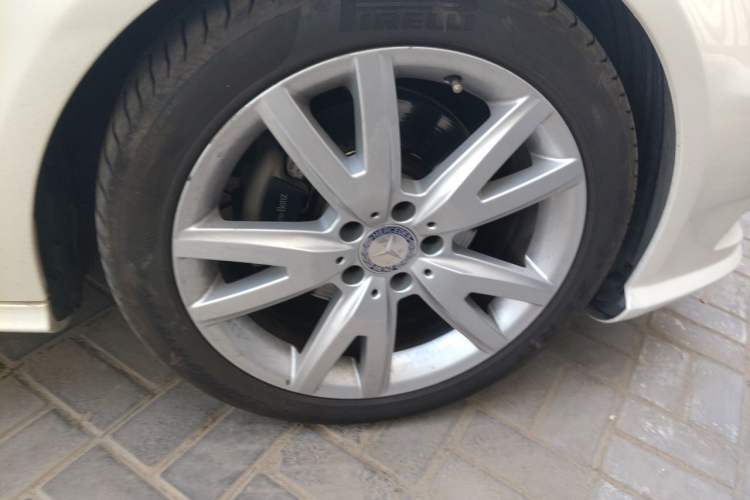 Used Mercedes-Benz CLS 2012 CLS 300 CGI Right Front Wheel Hub