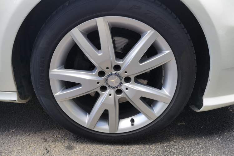 Used Mercedes-Benz CLS 2012 CLS 300 CGI Right Front Wheel Hub