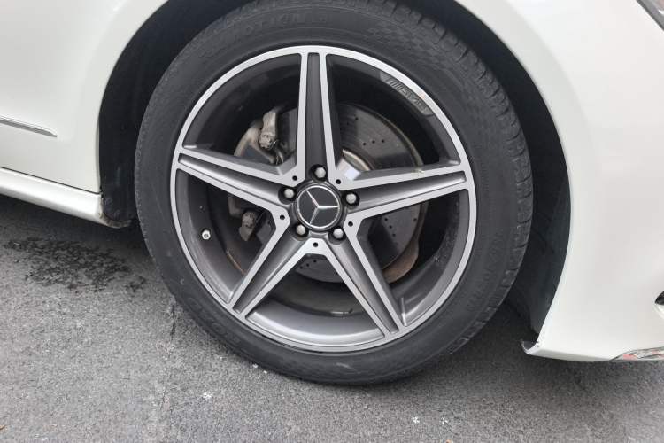 Used Mercedes-Benz CLS 2012 CLS 300 CGI Right Front Wheel Hub