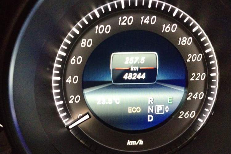 Used Mercedes-Benz CLS 2012 CLS 300 CGI Odometer Close Up