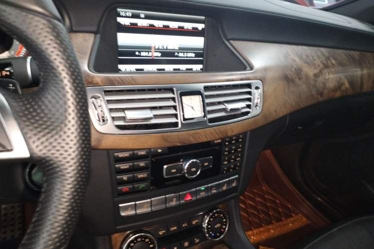 Used Mercedes-Benz CLS 2013 CLS 350 Shooting Brake Fashion Edition Audio And AC Panel