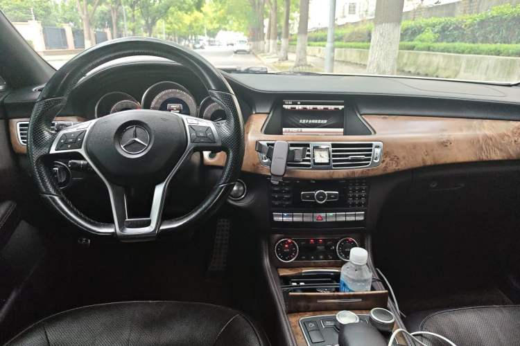 Used Mercedes-Benz CLS 2013 CLS 350 Shooting Brake Fashion Edition Center Console