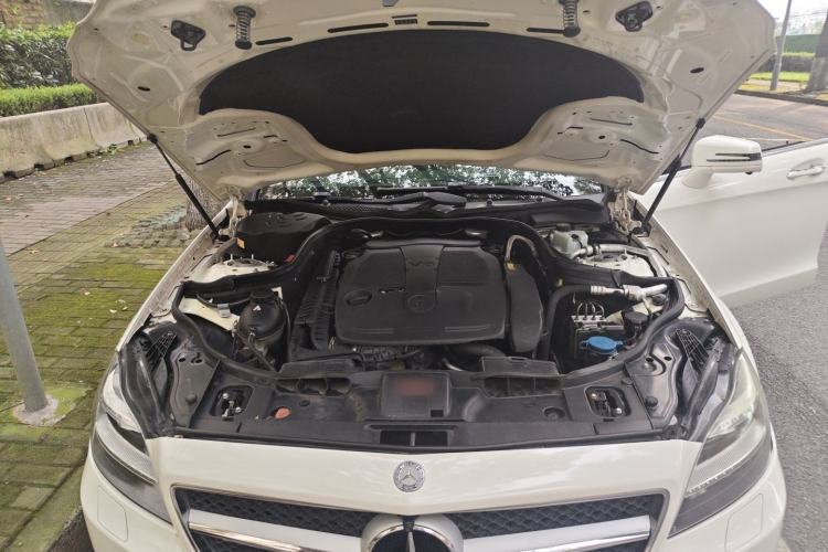 Used Mercedes-Benz CLS 2013 CLS 350 Shooting Brake Fashion Edition Engine Bay