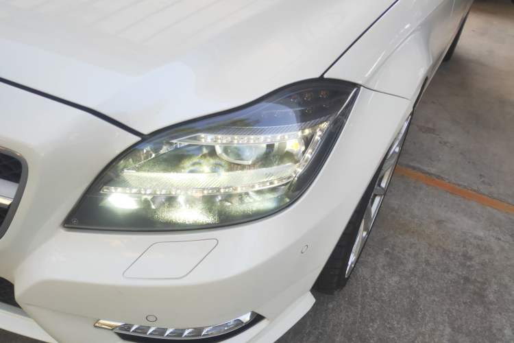 Used Mercedes-Benz CLS 2013 CLS 350 Estate Luxury Model Left Front Headlight