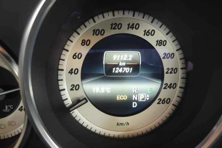 Used Mercedes-Benz CLS 2013 CLS 350 Estate Luxury Model Odometer Close Up