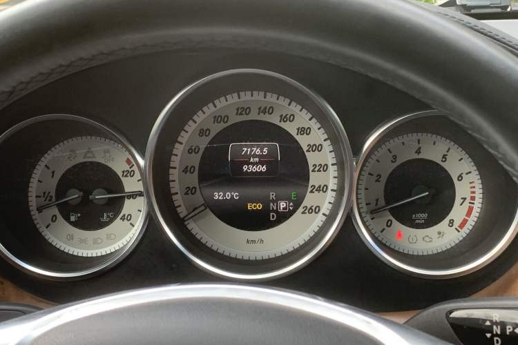 Used Mercedes-Benz CLS 2013 CLS 350 Shooting Brake Fashion Edition Odometer Close Up