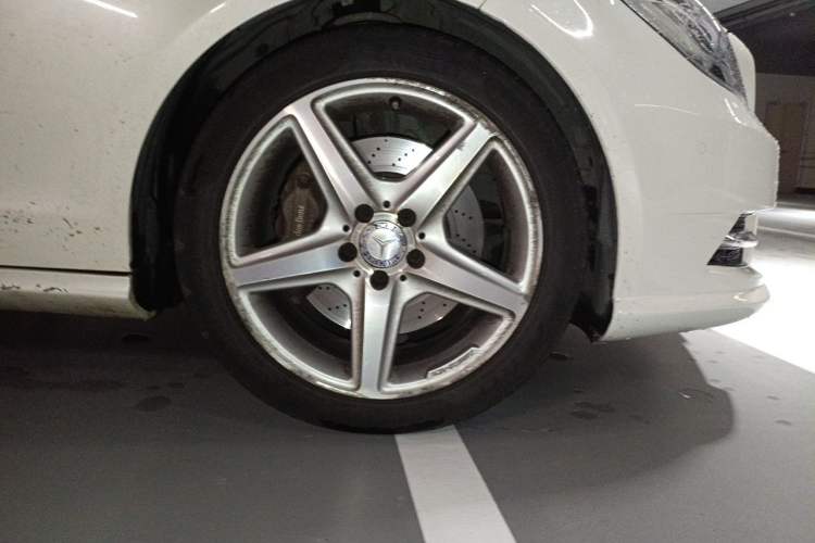 Used Mercedes-Benz CLS 2013 CLS 350 Shooting Brake Fashion Edition Right Front Wheel Hub