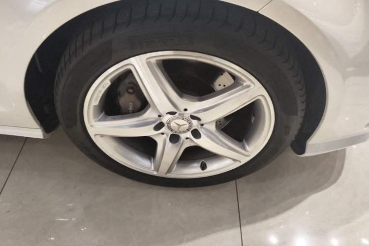 Used Mercedes-Benz CLS 2013 CLS 350 Shooting Brake Fashion Edition Right Front Wheel Hub