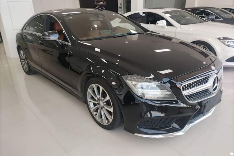 Used Mercedes-Benz CLS 2015 CLS 320 Front Right 45 Deg