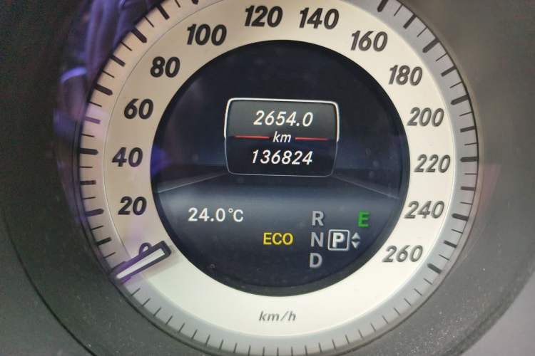 Used Mercedes-Benz CLS 2015 CLS 320 Odometer Close Up