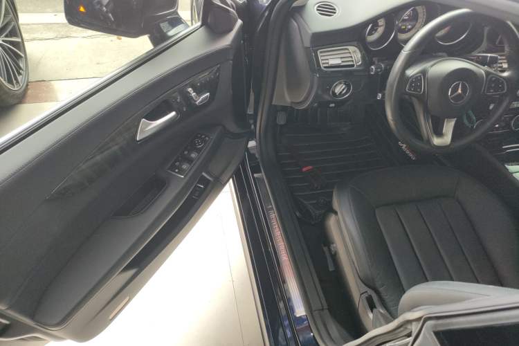 Used Mercedes-Benz CLS 2015 CLS 320 Interior 3