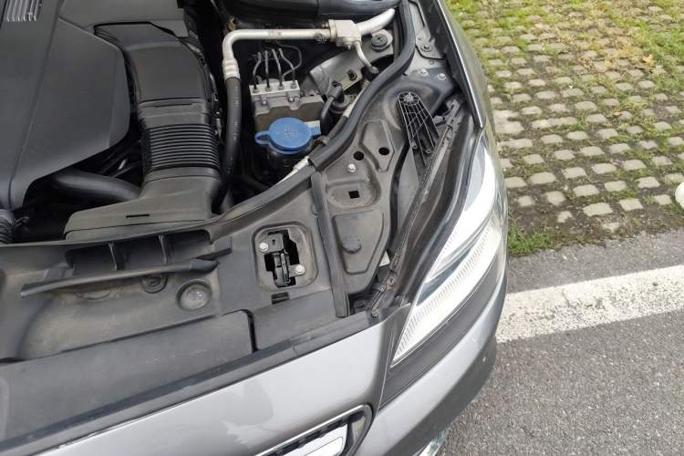 Used Mercedes-Benz CLS 2015 CLS 320 Engine Bay Left