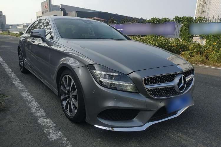 Used Mercedes-Benz CLS 2015 CLS 320 Front Right 45 Deg