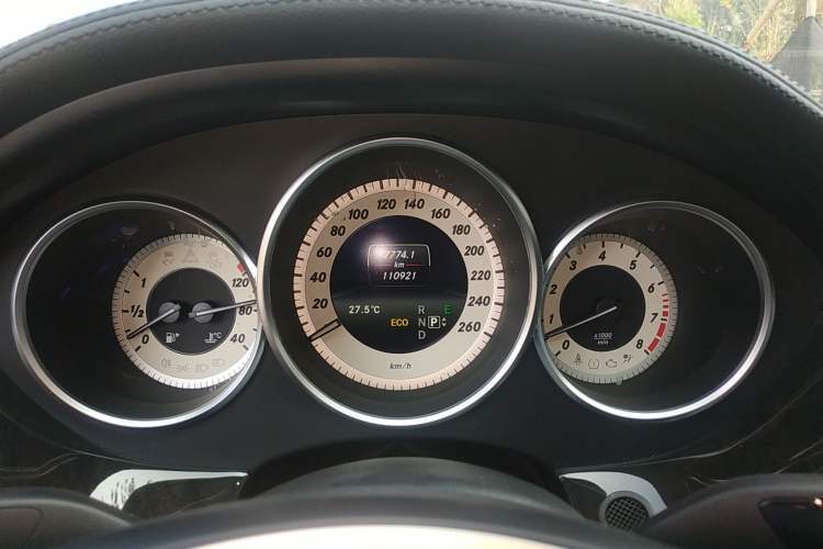 Used Mercedes-Benz CLS 2015 CLS 320 Odometer Close Up