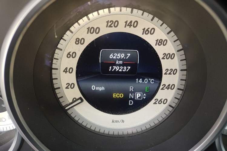 Used Mercedes-Benz CLS 2015 CLS 260 Odometer Close Up