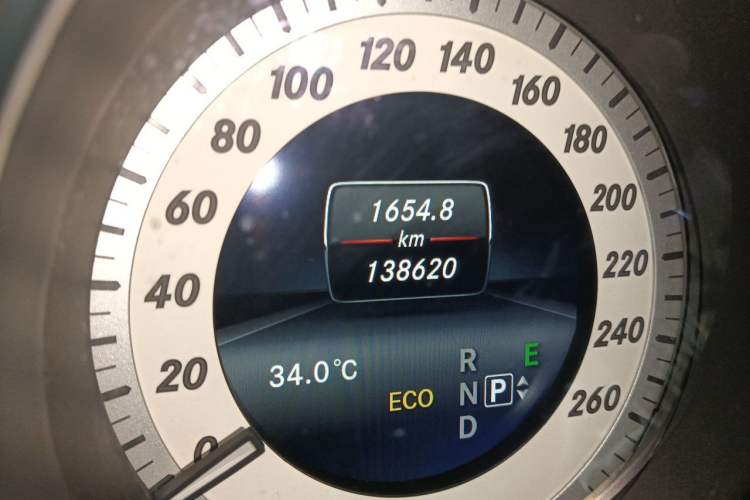 Used Mercedes-Benz CLS 2015 CLS 320 Odometer Close Up