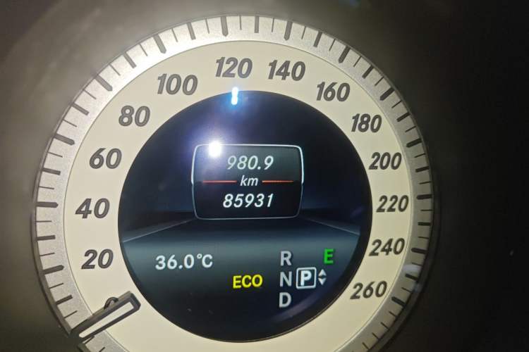 Used Mercedes-Benz CLS 2015 CLS 320 Odometer Close Up