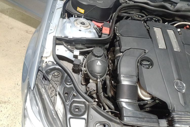 Used Mercedes-Benz CLS 2015 CLS 320 Engine Bay Right