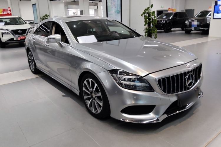 Used Mercedes-Benz CLS 2015 CLS 320 Front Right 45 Deg
