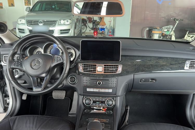 Used Mercedes-Benz CLS 2015 CLS 320 Interior 8