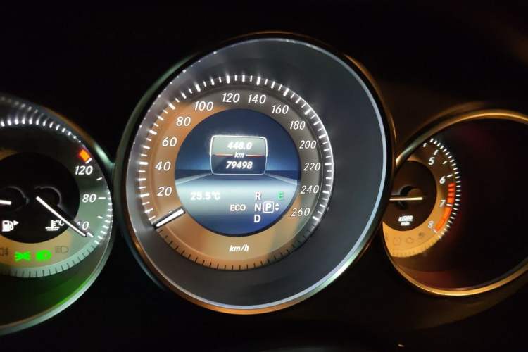 Used Mercedes-Benz CLS 2015 CLS 320 Odometer Close Up