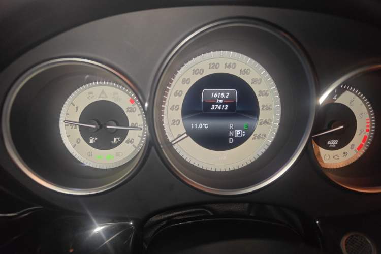Used Mercedes-Benz CLS 2015 CLS 260 Odometer Close Up