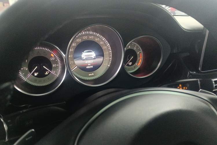 Used Mercedes-Benz CLS 2015 CLS 260 Odometer Close Up