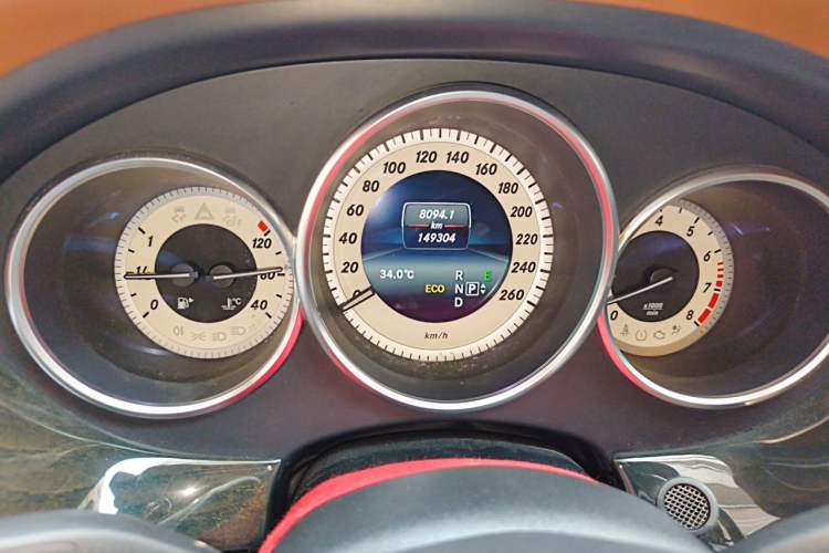 Used Mercedes-Benz CLS 2015 CLS 320 Odometer Close Up