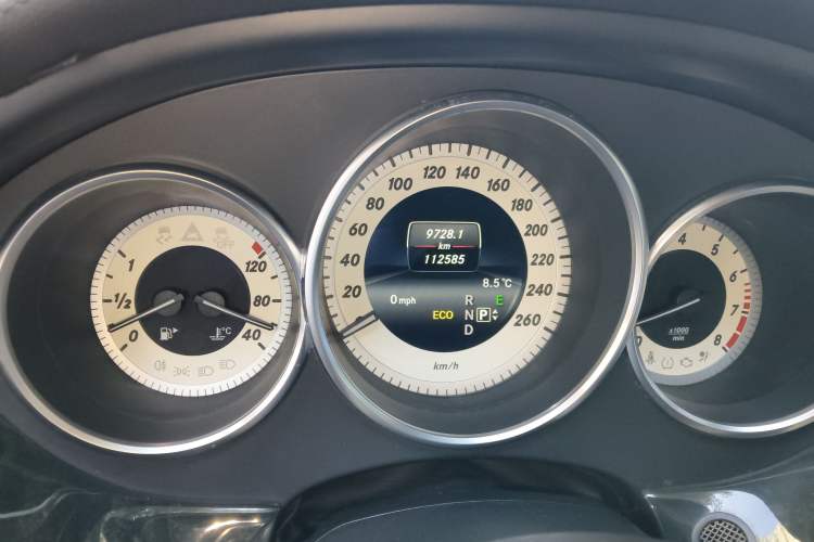 Used Mercedes-Benz CLS 2015 CLS 320 Odometer Close Up
