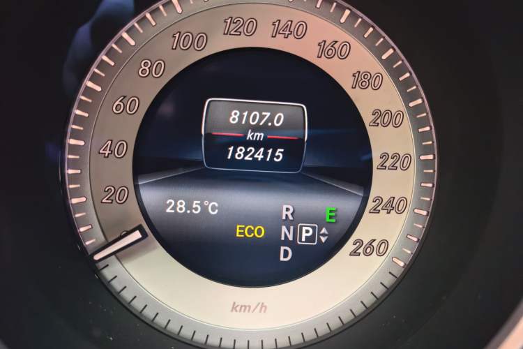 Used Mercedes-Benz CLS 2015 CLS 320 Odometer Close Up