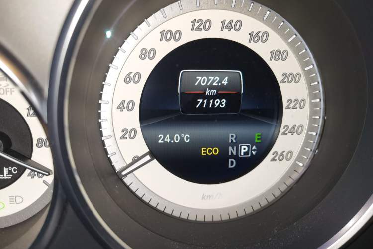 Used Mercedes-Benz CLS 2015 CLS 260 Odometer Close Up