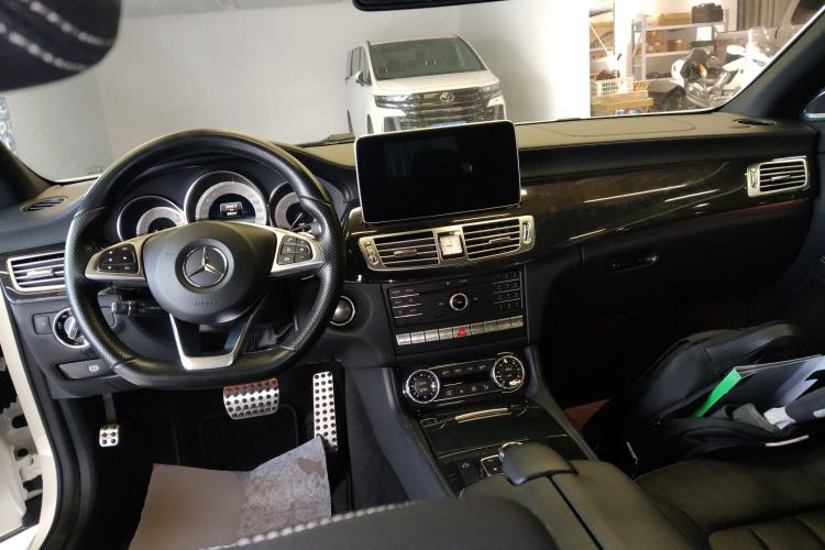 Used Mercedes-Benz CLS 2015 CLS 400 4MATIC Center Console