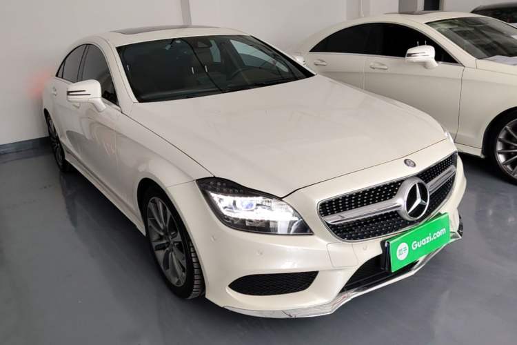 Used Mercedes-Benz CLS 2015 CLS 320 Front Right 45 Deg