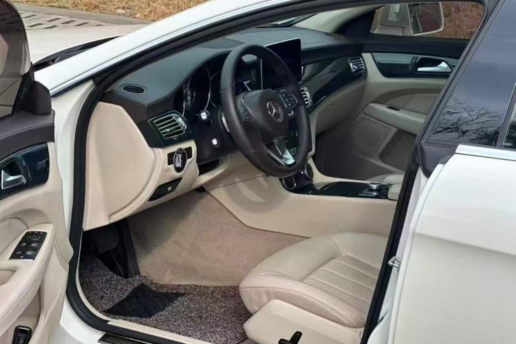 Used Mercedes-Benz CLS 2015 CLS 260 Interior 4