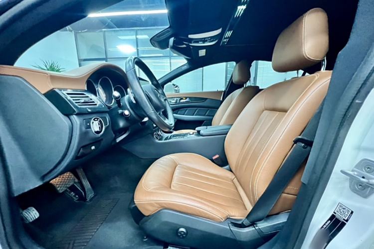 Used Mercedes-Benz CLS 2015 CLS 320 Interior 5