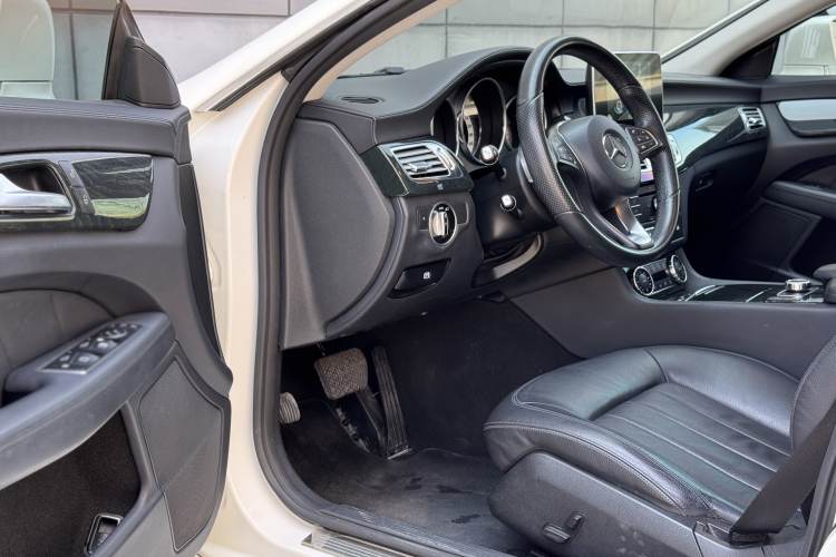 Used Mercedes-Benz CLS 2015 CLS 260 Interior 7