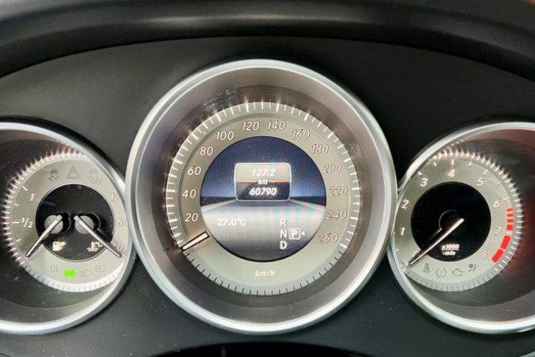 Used Mercedes-Benz CLS 2015 CLS 320 Odometer Close Up