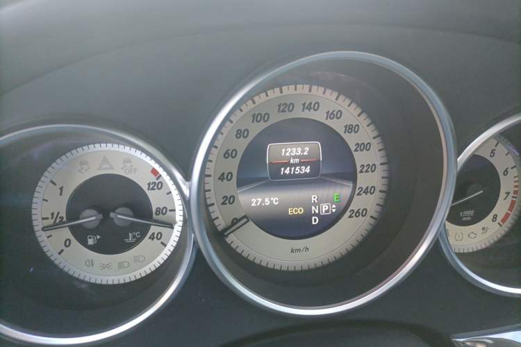 Used Mercedes-Benz CLS 2015 CLS 320 Odometer Close Up