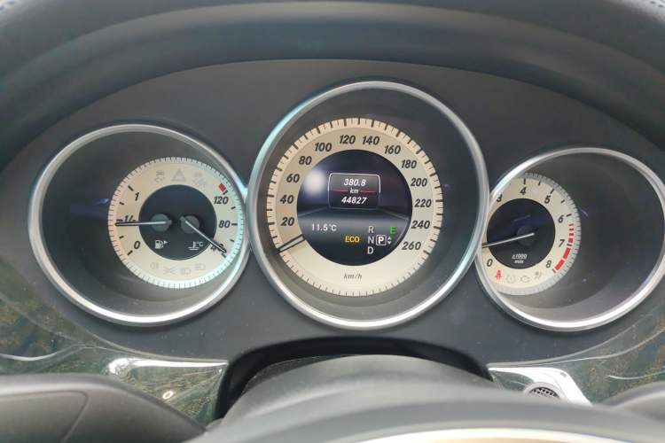 Used Mercedes-Benz CLS 2015 CLS 260 Odometer Close Up
